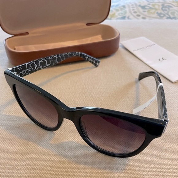 LONGCHAMP 54MM Cat Eye Sunglasses - Black with Marbled Design on Bands With Case